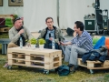 [Spotkanie poświęcone niemieckiej oficynie Staubgold oraz sytuacji niezależnych wytwórni płytowych w Europie. Na zdjęciu trzech mężczyzn siedzących przy stoliku prowadzących ze sobą rozmowę. Od lewej: Janusz Mucha, Markus Detmer oraz Rafał Księżyk.]