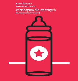 Okładka książki "Patriotyzm dla opornych" autorstwa Kim Chun Ho. Jest czerwona, na środku znajduje się butelka do karmienia dziecka.